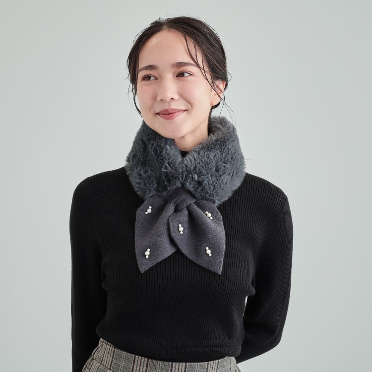 シューラルー(SHOO・LA・RUE)の大人可愛い フェイクパール付ニット×フェイクファープチティペット その他