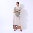 シューラルー(SHOO・LA・RUE)の【撥水】フロントポケットハーフムーンショルダー17