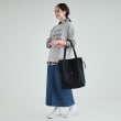 シューラルー(SHOO・LA・RUE)のシーズンレスで使える シャイニー巾着トートバッグ13