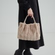 シューラルー(SHOO・LA・RUE)の【2WAY】上品カラーで取り入れやすい ふわふわ ストライプファートートバッグ19