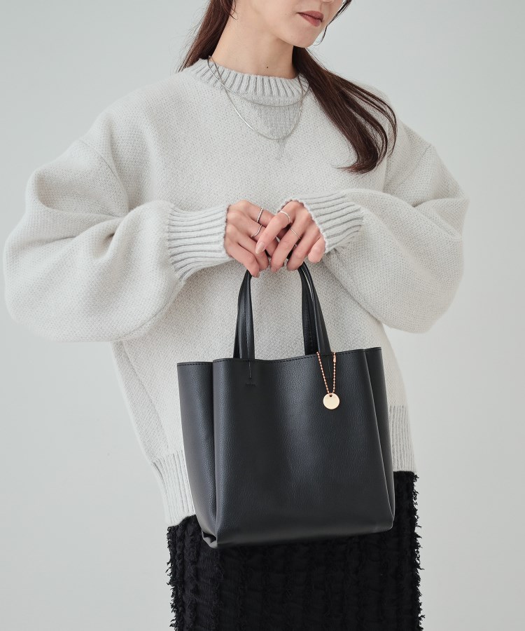 シューラルー(SHOO・LA・RUE)の【軽量】一枚革風あおりトートバッグ13