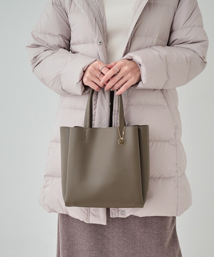シューラルー(SHOO・LA・RUE)の【軽量】一枚革風あおりトートバッグ15