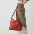 シューラルー(SHOO・LA・RUE)のツヤあり合皮ショルダーバッグ16
