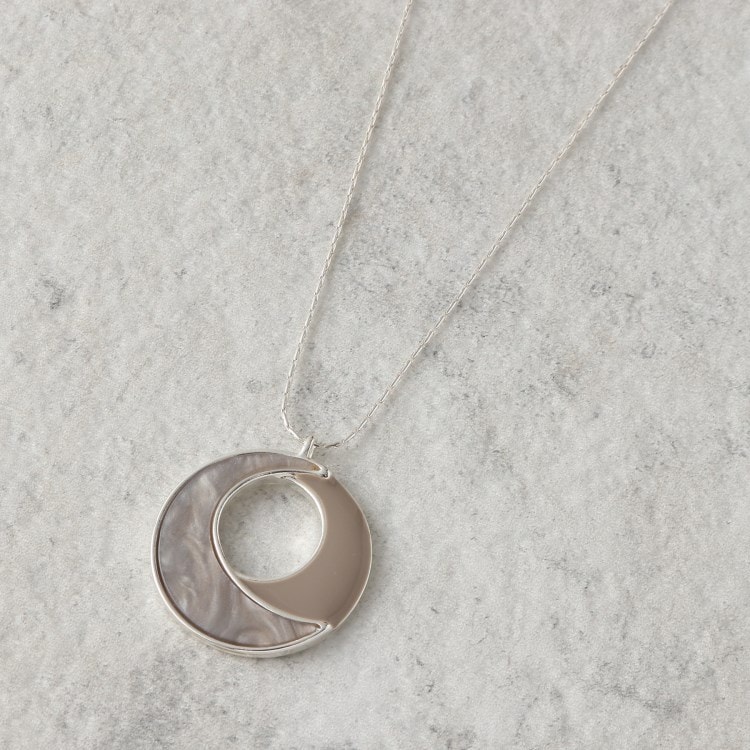 シューラルー(SHOO・LA・RUE)のシェルエポ月の輪ネックレス ネックレス