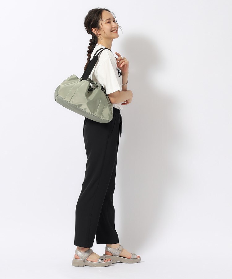 シューラルー(SHOO・LA・RUE)の【撥水】クルミボタン巾着トート19