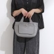 シューラルー(SHOO・LA・RUE)の【撥水／2WAY】フロントポケット10ポケットトートバッグ1