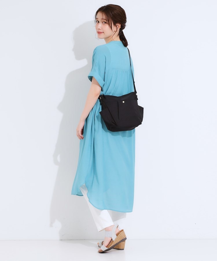 シューラルー(SHOO・LA・RUE)の【撥水】フロントタック9ポケットショルダーバッグ2