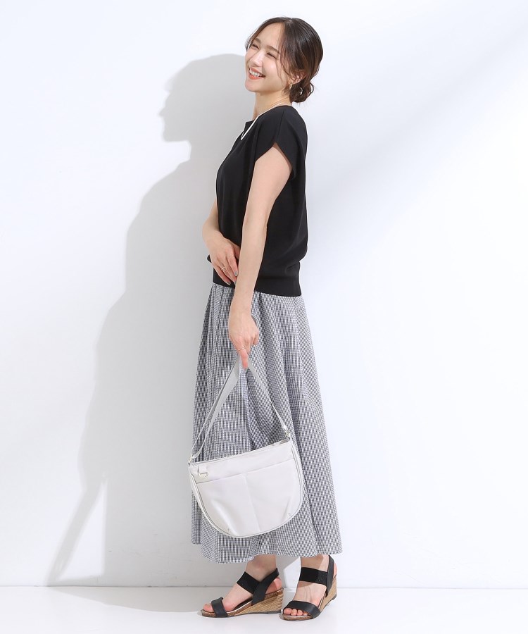 シューラルー(SHOO・LA・RUE)の【撥水】フロントポケットハーフムーンショルダーバッグ2