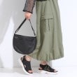 シューラルー(SHOO・LA・RUE)の【撥水】フロントポケットハーフムーンショルダーバッグ5