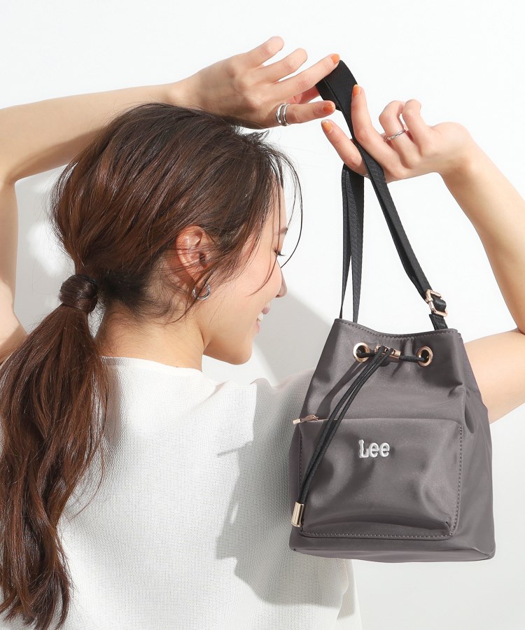シューラルー(SHOO・LA・RUE)の【Lee別注／撥水】巾着ショルダーバッグ1