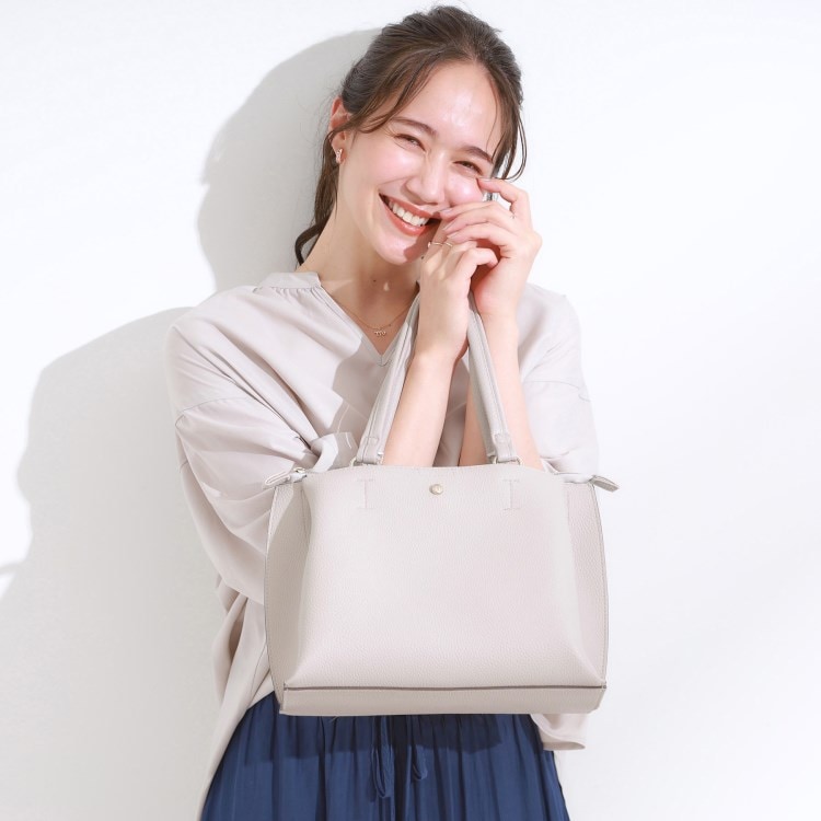 シューラルー(SHOO・LA・RUE)の【軽量／2WAY】ふわっと軽いトートバッグ【ミドルサイズ】 トートバッグ