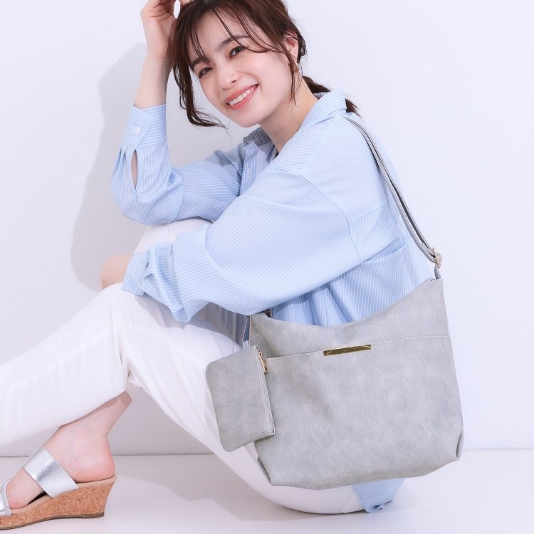 シューラルー(SHOO・LA・RUE)の【ポーチ付き】使い勝手の良い Wフェイスショルダーバッグ ショルダーバッグ