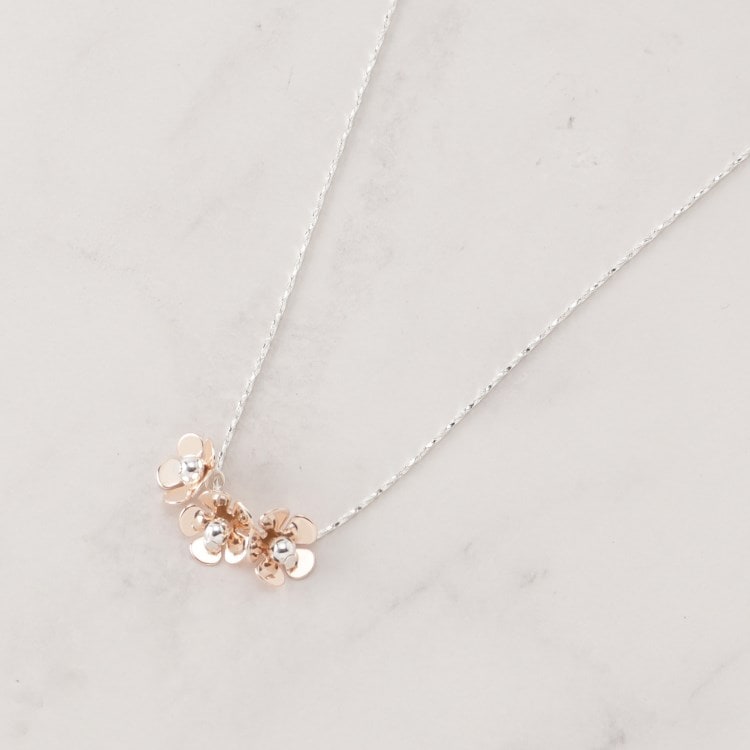 シューラルー(SHOO・LA・RUE)の【2WAY】フラワーモチーフネックレス ネックレス