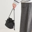 シューラルー(SHOO・LA・RUE)のプリーツ巾着ショルダーバッグ11