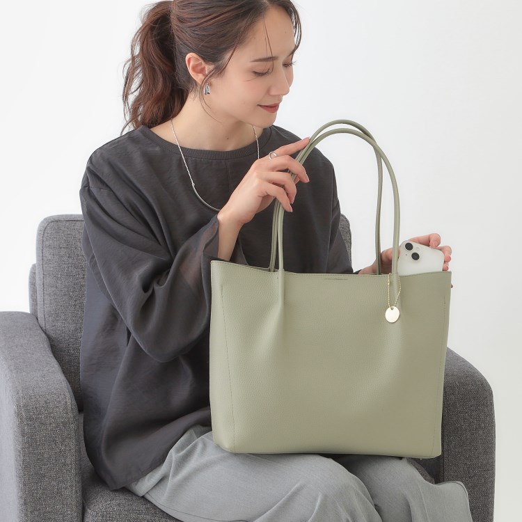 シューラルー(SHOO・LA・RUE)の【軽量／A4】つまみハンドルトートバッグ トートバッグ