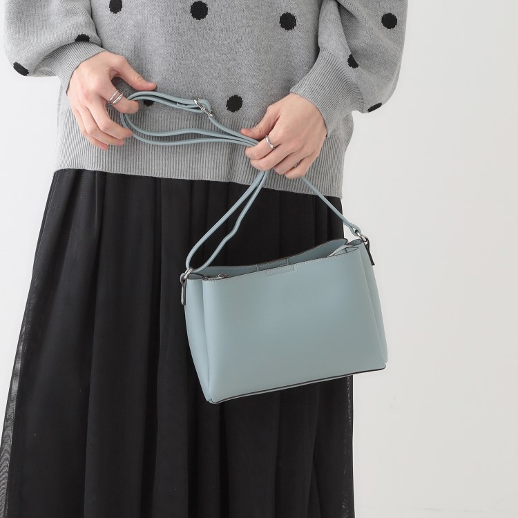 シューラルー(SHOO・LA・RUE)の3層ヨコナガショルダーバッグ ショルダーバッグ
