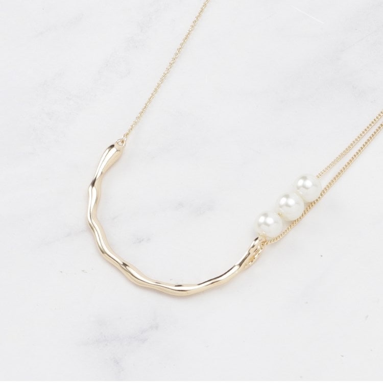シューラルー(SHOO・LA・RUE)のフェイクパールニュアンスネックレス ネックレス