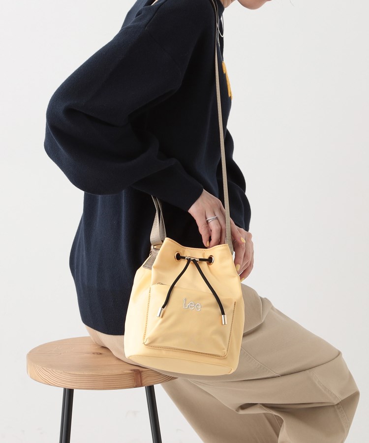 シューラルー(SHOO・LA・RUE)の【Lee別注】巾着ショルダーバッグ イエロー(032)
