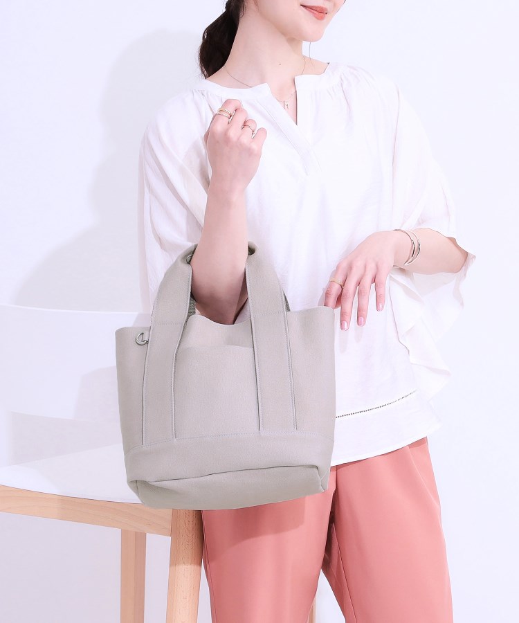 シューラルー(SHOO・LA・RUE)の【2WAY】キャンバストートバッグ1