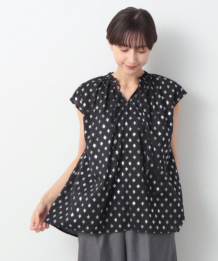 デッサン(レディース)(Dessin(Ladies))の【洗える】箔プリントフリルネックブラウス ブラック(119)