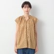 デッサン(レディース)(Dessin(Ladies))の【洗える】箔プリントフリルネックブラウス9