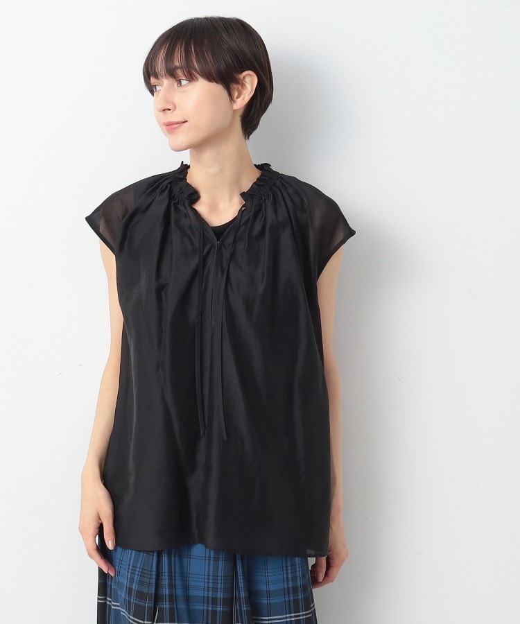 デッサン(レディース)(Dessin(Ladies))の【洗える】フリルネックブラウス2