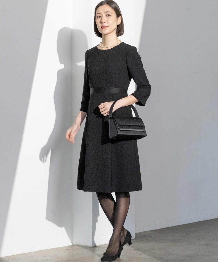 INDIVI グログラン切替ワンタックワンピース 【礼服・喪服 INDIVI グログラン切替ワンタックワンピース 【礼服・喪服