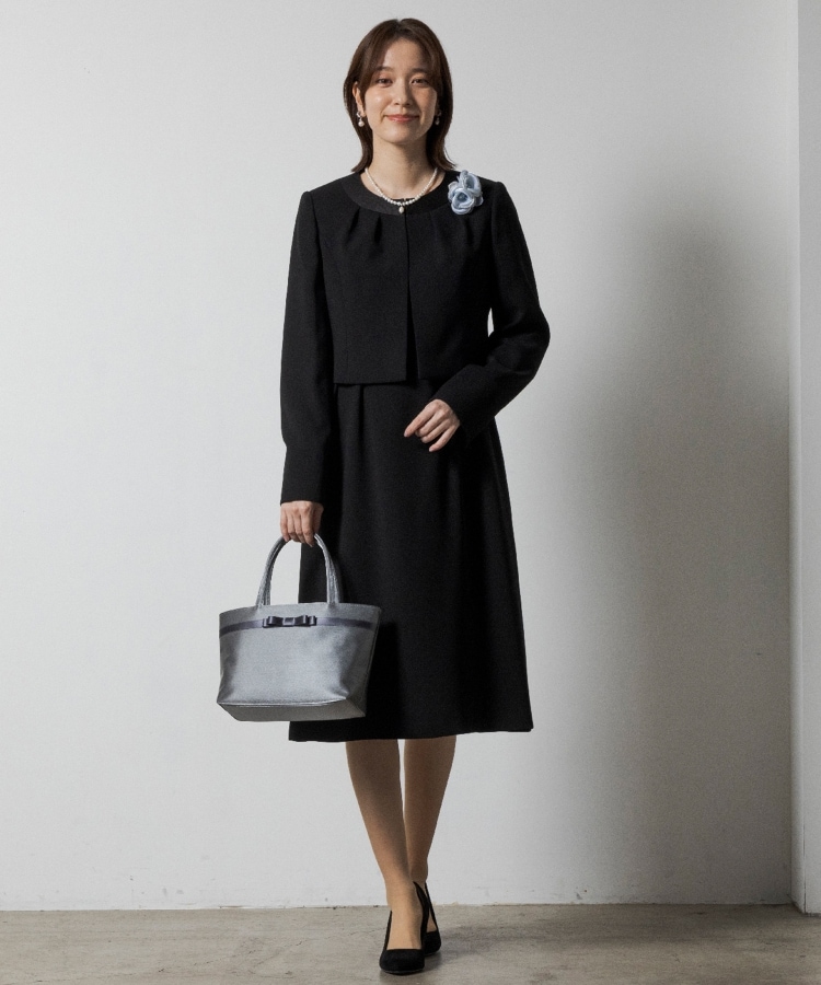 INDIVI サテン切り替えノーカラージャケット+ワンピース 2点 INDIVI サテン切り替えノーカラージャケット+ワンピース 2点