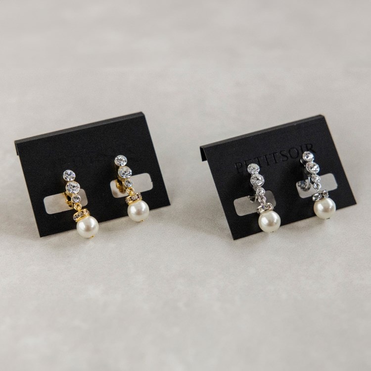トウキョウソワール(東京ソワール)のラインストーン×パール調イヤリング【結婚式・ゲストドレス・入学式・卒業式・七五三・学校行事】 イヤリング/イヤーカフ