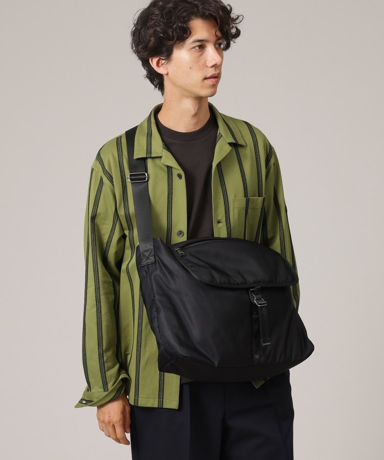 タケオキクチ(TAKEO KIKUCHI)の【FIDLOCKワンタッチオープン】ビッグショルダー バッグ1