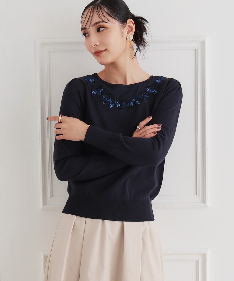 スーナウーナ(SunaUna)の【フラワー刺繍／上品見え】クラフトニットプルオーバー ネイビー(094)