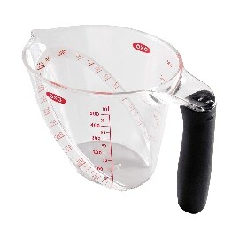 トゥーワントゥーキッチンストア(212 KITCHEN STORE)のアングルドメジャー 2カップ 中 ＜OXO オクソー＞ 調理器具