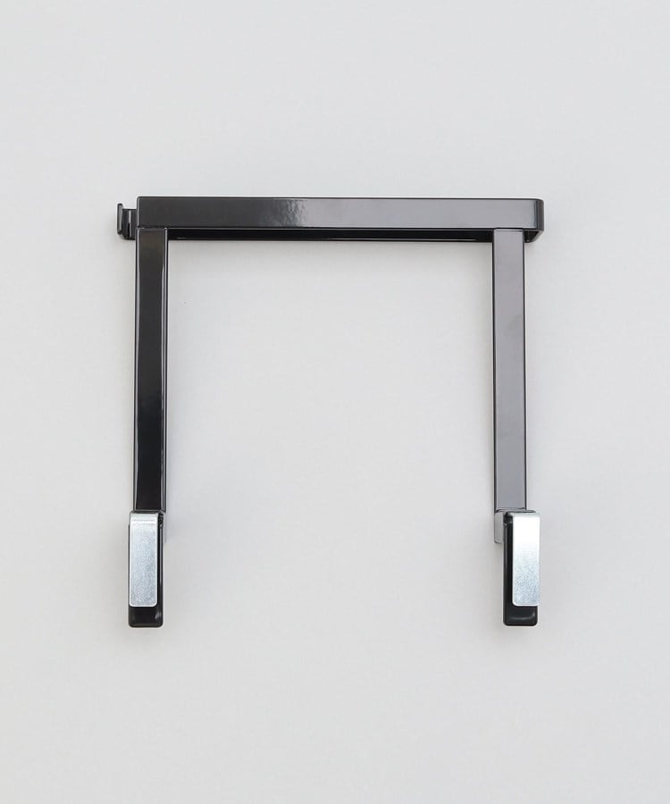 トゥーワントゥーキッチンストア(212 KITCHEN STORE)のキッチンシンク下収納扉タオルハンガーH15 BK　 山崎実業 ＜tower タワー＞2