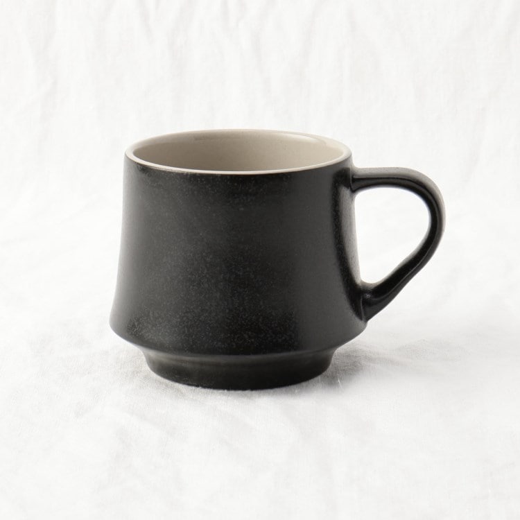 トゥーワントゥーキッチンストア(212 KITCHEN STORE)のORIGAMI フレア マグカップビンテージブラック グラス・マグ・タンブラー