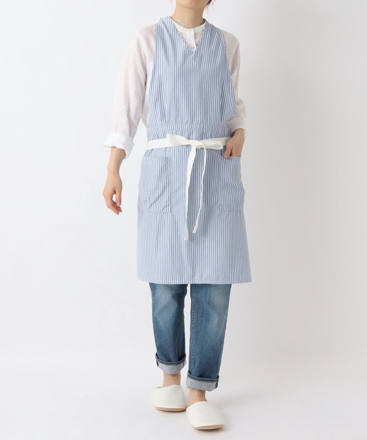 トゥーワントゥーキッチンストア(212 KITCHEN STORE)のペンシルストライプ Vネックエプロン BL10