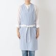 トゥーワントゥーキッチンストア(212 KITCHEN STORE)のペンシルストライプ Vネックエプロン BL1