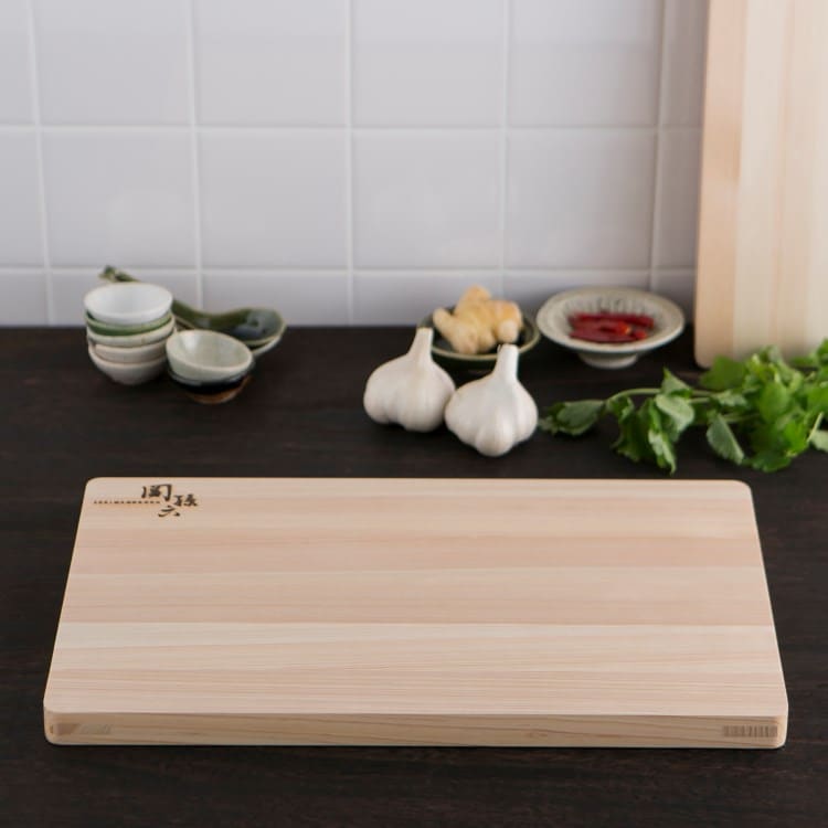 トゥーワントゥーキッチンストア(212 KITCHEN STORE)の桧 まな板 390x240 ＜関孫六＞ 包丁・まな板
