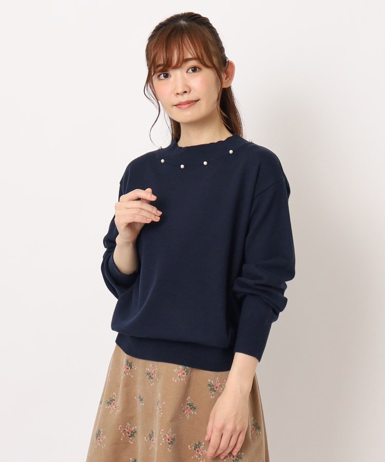 ローラアシュレイ(LAURA ASHLEY)の【洗える】フェイクパール付きニット ネイビー(093)