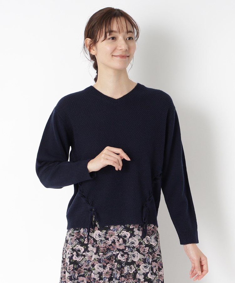 ローラアシュレイ(LAURA ASHLEY)のレースアップ プルオーバーニット ブルー(093)