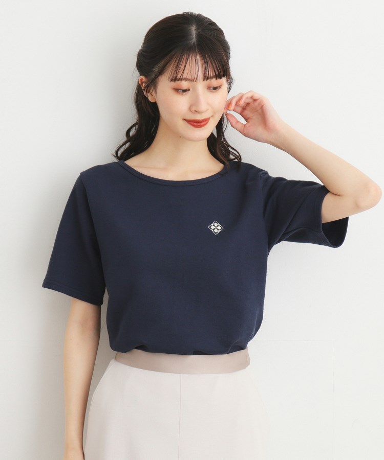 ローラアシュレイ(LAURA ASHLEY)の【ポイント刺繍入り／コットン100％】ミスタージョーンズ柄 刺繍Tシャツ10