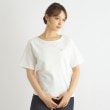 ローラアシュレイ(LAURA ASHLEY)の【ポイント刺繍入り／コットン100％】ミスタージョーンズ柄 刺繍Tシャツ オフホワイト(003)