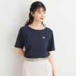 ローラアシュレイ(LAURA ASHLEY)の【ポイント刺繍入り／コットン100％】ミスタージョーンズ柄 刺繍Tシャツ ネイビー(094)