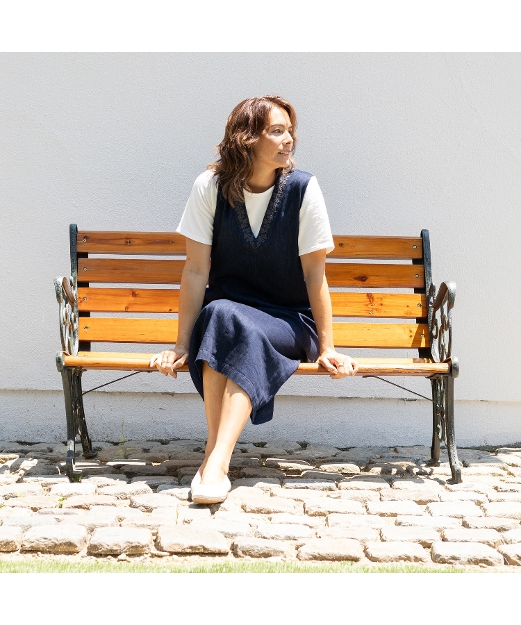 ライン刺繍入り】Vネック デニムジャンスカ(マキシ・ロングワンピース) | LAURA ASHLEY(ローラアシュレイ)| ワールド オンラインストア | WORLD ONLINE STORE ライン刺繍入り】Vネック デニムジャンスカ(マキシ・ロングワンピース) | LAURA ASHLEY(ローラアシュレイ)| ワールド オンラインストア | WORLD ONLINE STORE