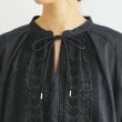 ローラアシュレイ(LAURA ASHLEY)の【インドコットン/インド生産】ライン刺繍ギャザーブラウス11