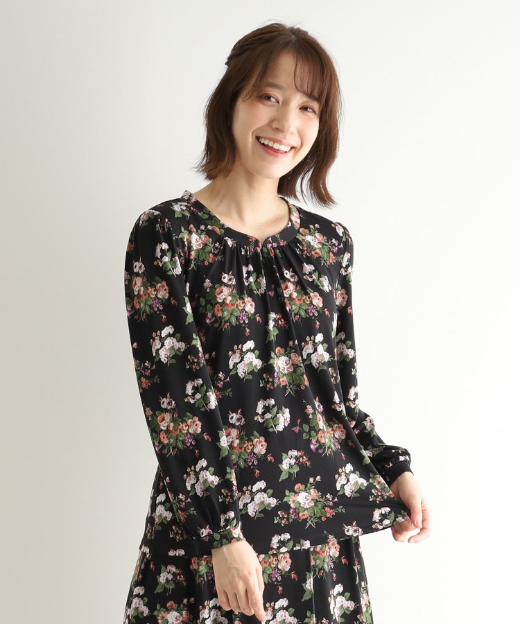 ローラアシュレイ(LAURA ASHLEY)の【洗える／ジャージ素材／同柄アイテムあり】ローズモア柄 プルオーバー1