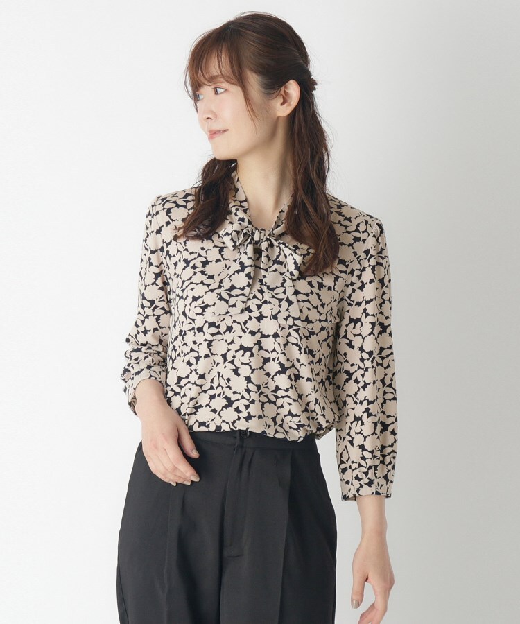 ローラアシュレイ(LAURA ASHLEY)の【洗える／ジャージ素材】シャドウ フローラル柄プルオーバー1