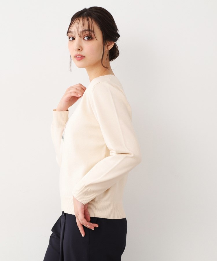 ローラアシュレイ(LAURA ASHLEY)の【ハイゲージ】大判刺繍ニット1