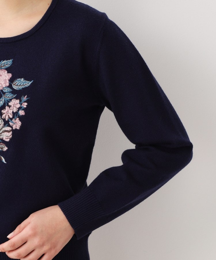 ローラアシュレイ(LAURA ASHLEY)の【ハイゲージ】大判刺繍ニット17