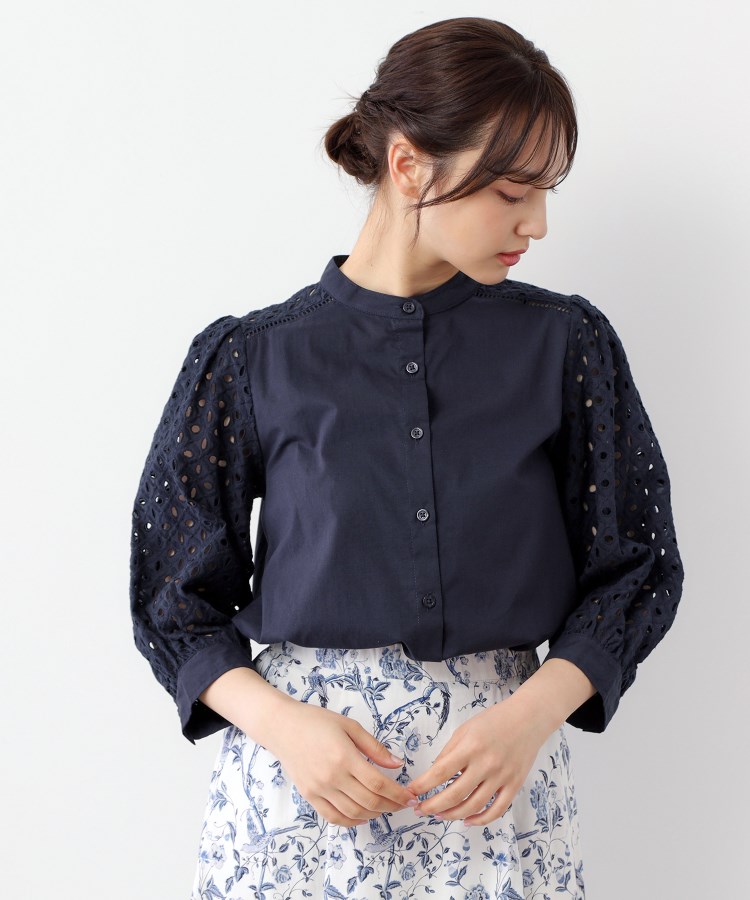 ローラアシュレイ(LAURA ASHLEY)の【人気デザイン！コットン100％／袖レース／羽織りに使える】コットンブラウス1