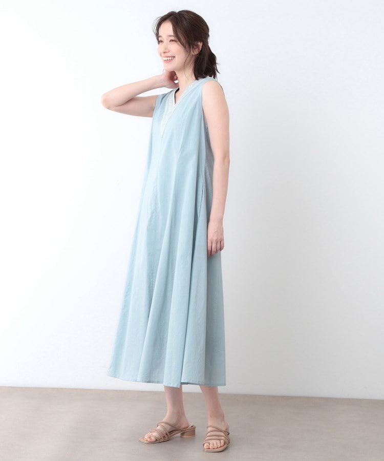 ローラアシュレイ(LAURA ASHLEY)の【コットン100％／インド綿／刺繍入り】Vネックワンピース7